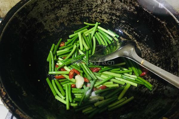 过油肉炒蒜苔的做法图解5