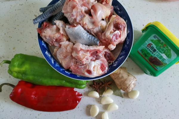 黄豆酱焖鸡肉的做法图解1