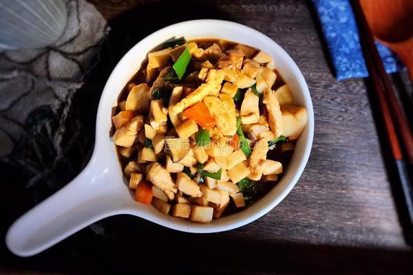 杏鲍菇炒鸡丁的做法图解18