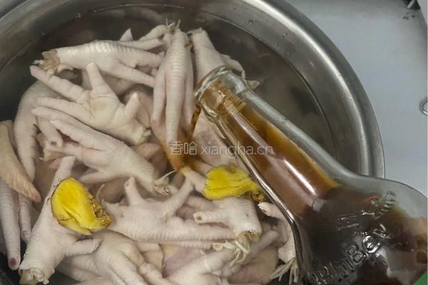 酱汁泡鸡爪的做法图解2