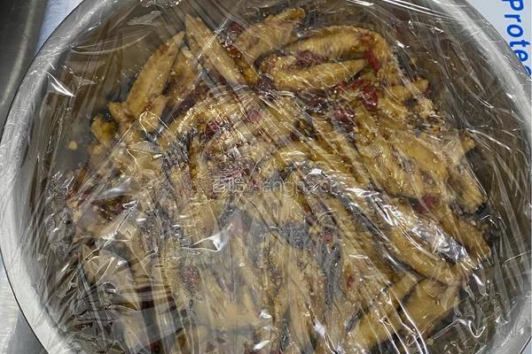 酱汁泡鸡爪的做法图解8