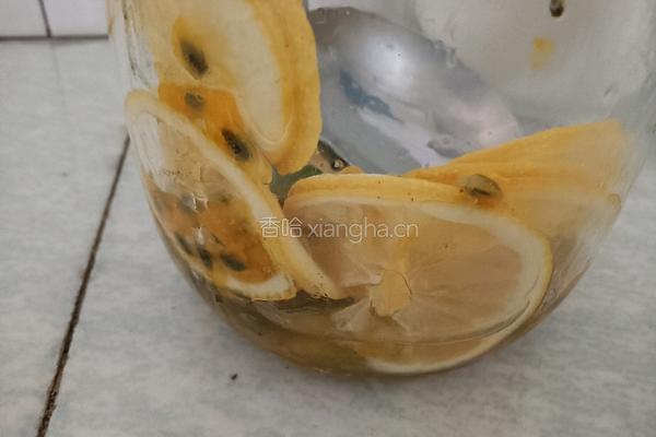 柠檬百香果蜜茶的做法图解3