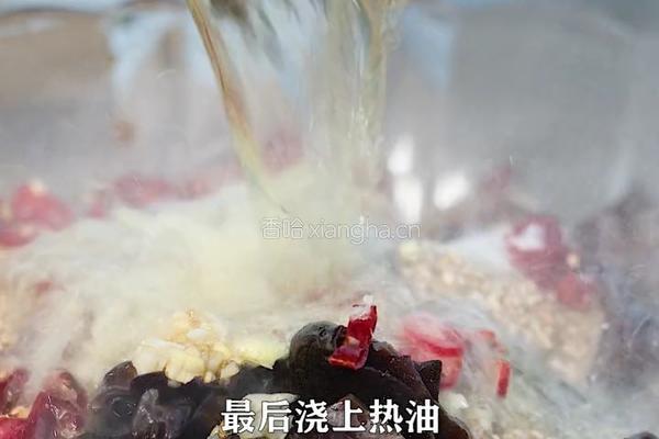 秘密料汁做凉拌木耳 这个料汁拌海带丝黄瓜条都好吃的做法图解6