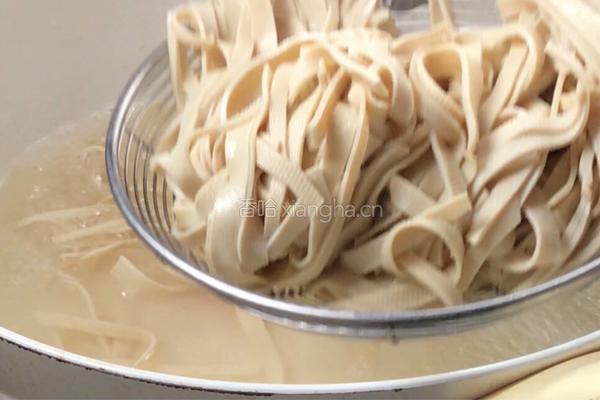 豆腐皮炒肉的做法图解9