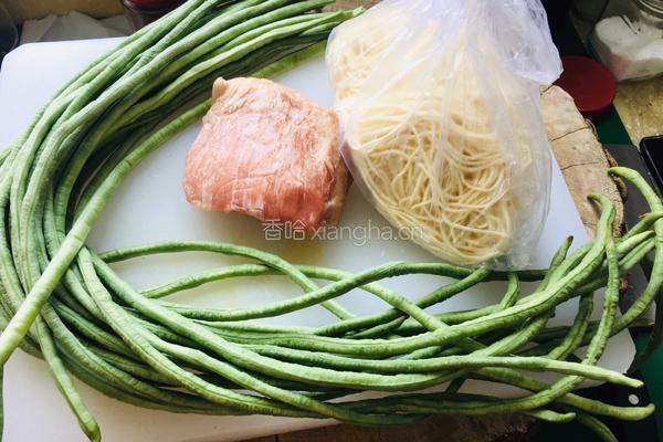 豆角焖面的做法图解1