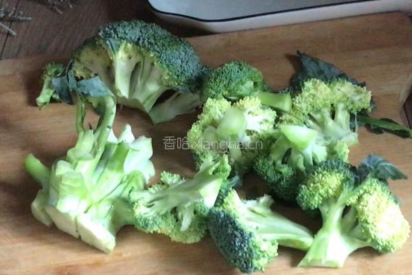 蒜蓉西兰花的做法图解1