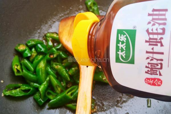 辣椒炒皮蛋的做法图解8