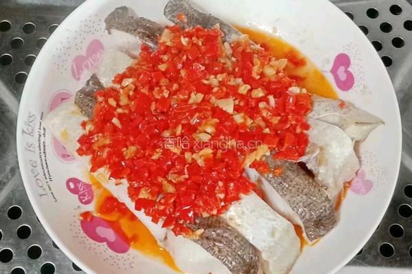 剁椒蒸鱼腩的做法图解11