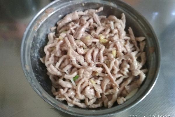 酸菜炒肉丝的做法图解8