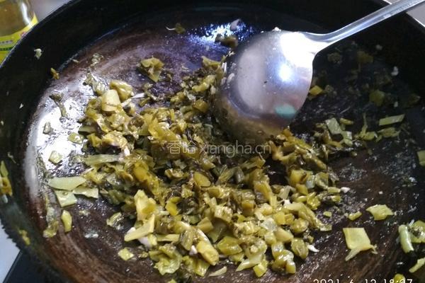 酸菜炒肉丝的做法图解9