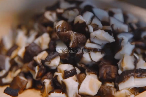 老底子香菇牛肉酱的做法图解2