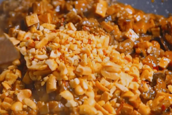 老底子香菇牛肉酱的做法图解7