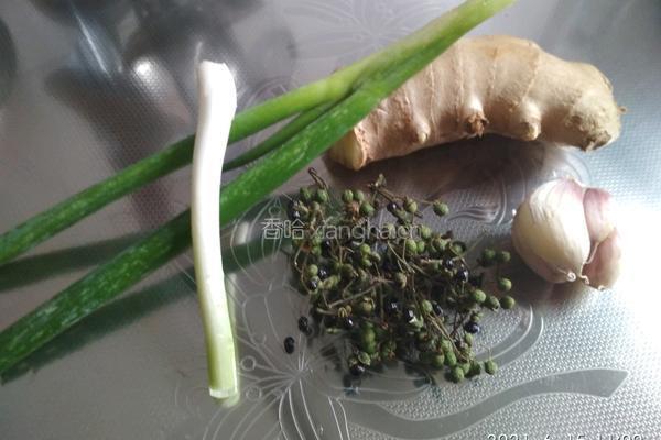 五花肉炖芸豆的做法图解3
