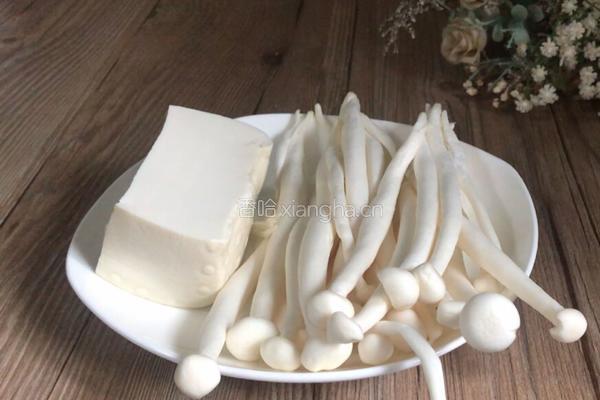 白玉菇豆腐汤的做法图解1