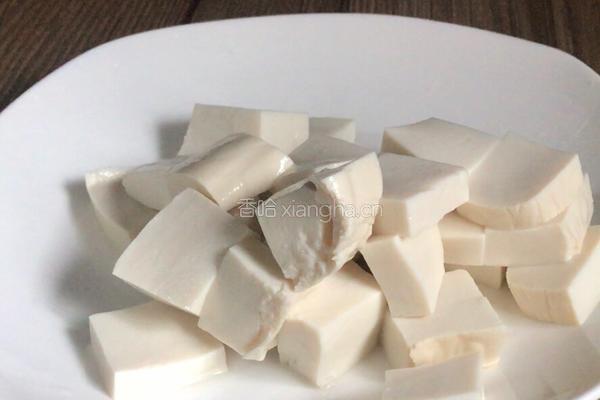 白玉菇豆腐汤的做法图解3