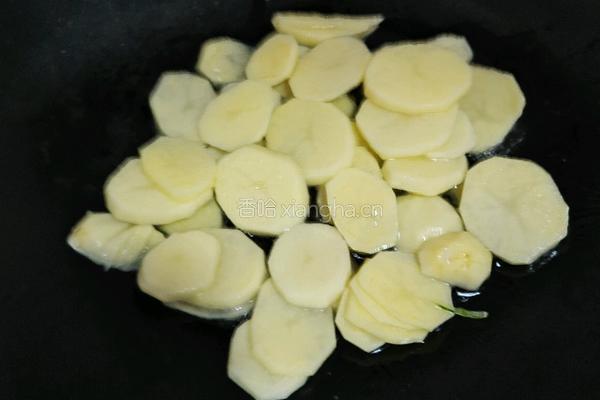 蚝油焖土豆的做法图解2