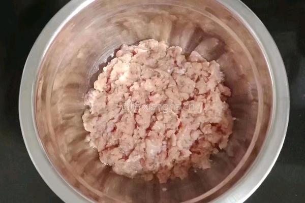 肉末炒毛豆米的做法图解1