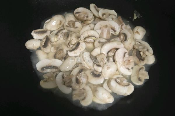 鸡蛋炒口蘑的做法图解5
