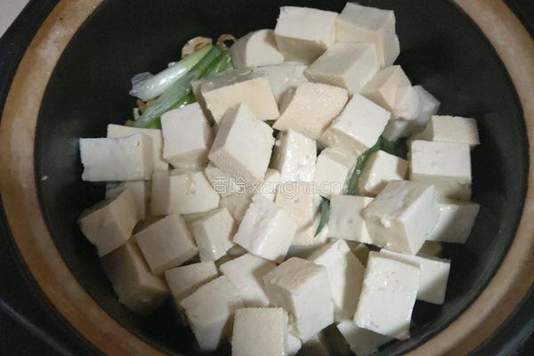 海鲜菇豆腐汤的做法图解3