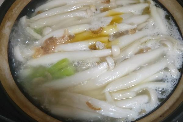 海鲜菇豆腐汤的做法图解6