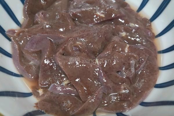 爆炒猪肝的做法图解1