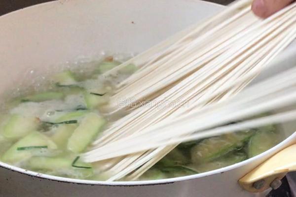丝瓜鸡蛋汤面的做法图解12