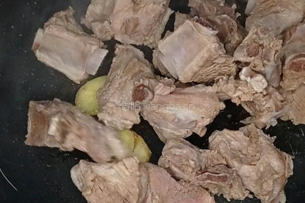 胡萝卜排骨汤的做法图解3