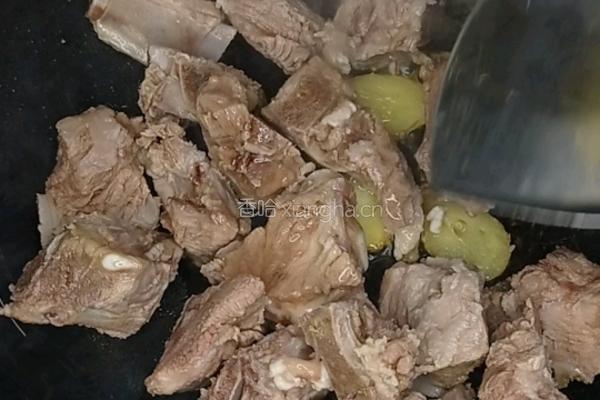 胡萝卜排骨汤的做法图解4