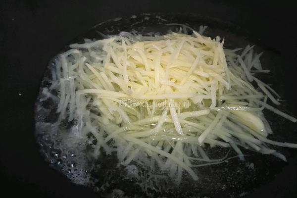 酸辣土豆丝的做法图解2