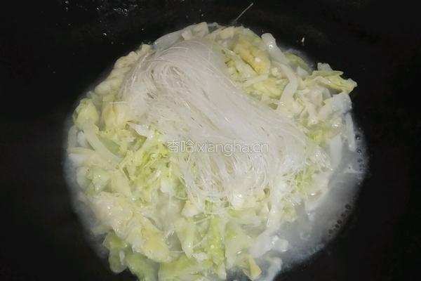 包菜炒粉丝的做法图解3