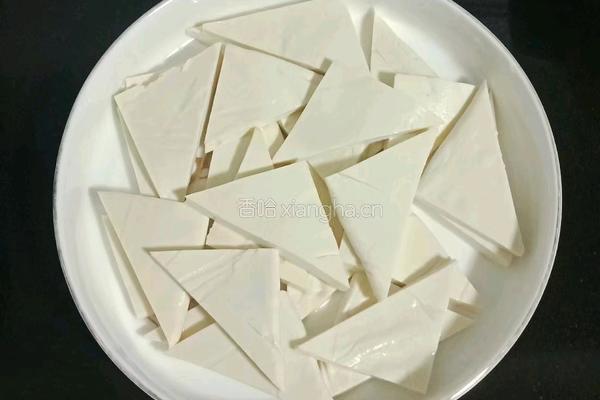 杂蔬炒豆腐的做法图解1