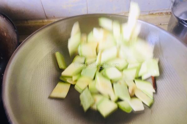 番茄炒西葫芦的做法图解3