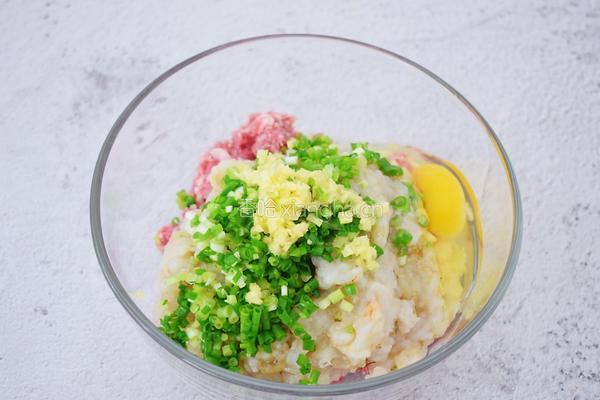 鲜虾猪肉馄饨的做法图解3