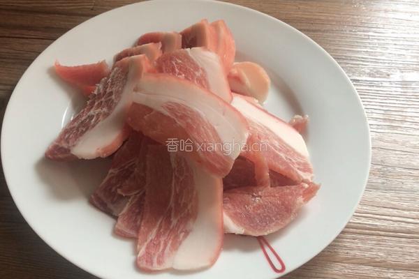 五花肉炒荷兰豆的做法图解1