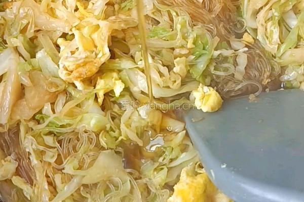 洋白菜炒粉丝的做法图解9