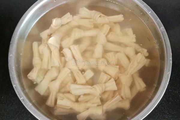凉拌豆结的做法图解1