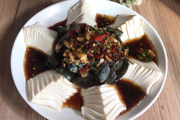 皮蛋豆腐的做法图解9