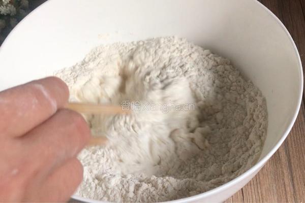 红萝卜牛肉锅贴的做法图解2