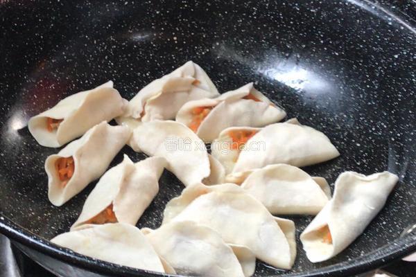 红萝卜牛肉锅贴的做法图解18