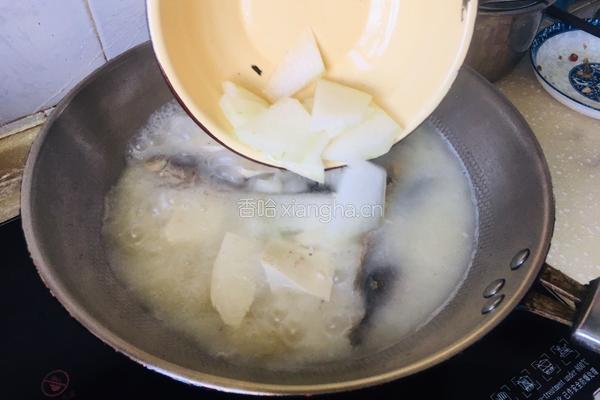 鲫鱼冬瓜豆腐汤的做法图解6