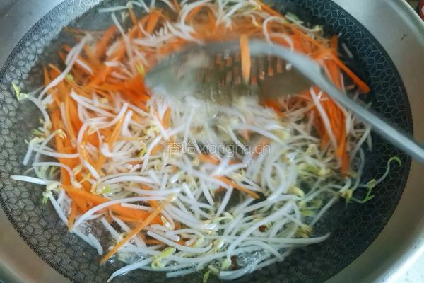 炝拌绿豆芽的做法图解4
