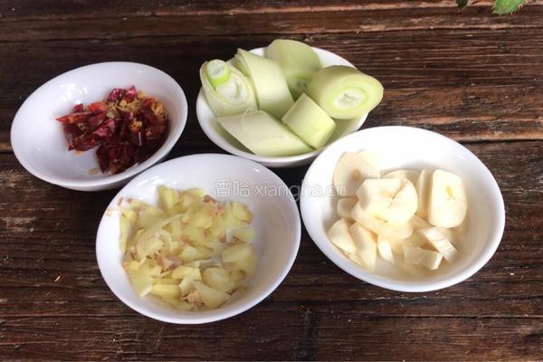 土豆烧鸭腿肉的做法图解4
