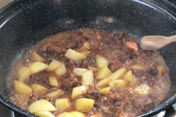 土豆烧鸭腿肉的做法图解16