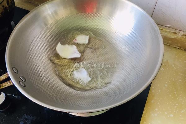 蚝油蒜蓉辣酱蒸扇贝的做法图解4