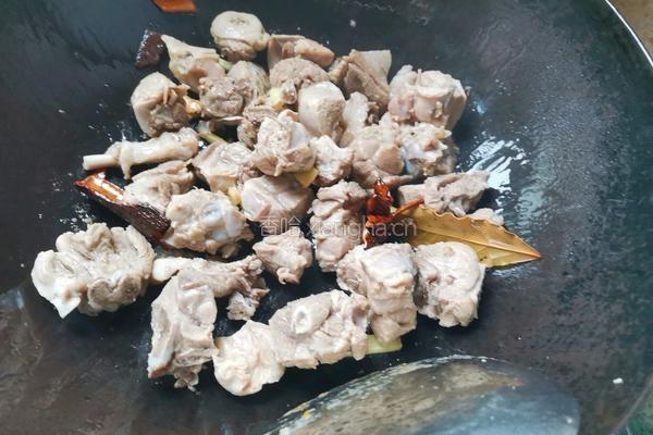 土豆炖鸭腿的做法图解6