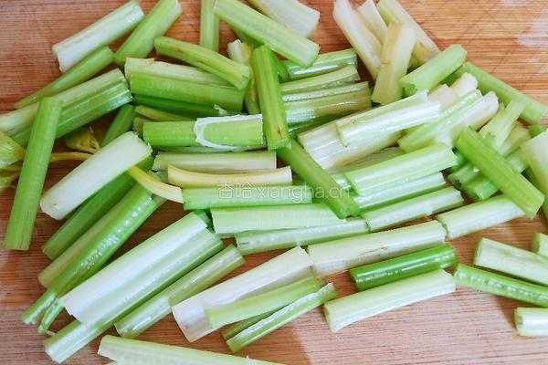 祖传下饭菜之小炒熟牛肉的做法图解5