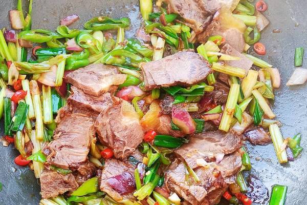 祖传下饭菜之小炒熟牛肉的做法图解11