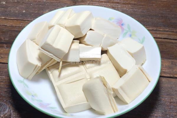 砂锅炖豆腐的做法图解2
