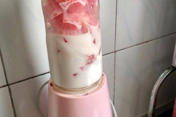 西瓜奶昔的做法图解7