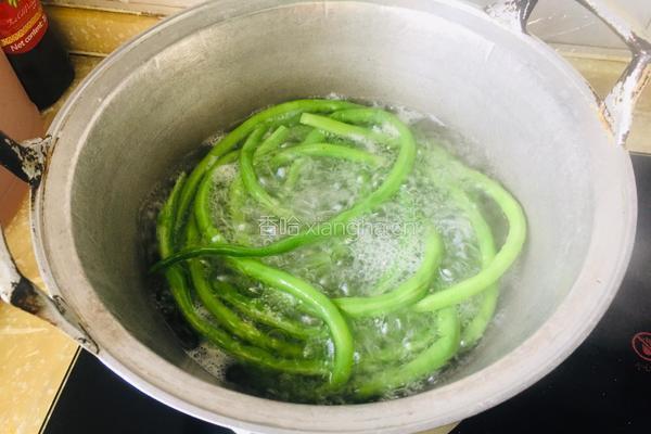 凉拌豆角的做法图解1